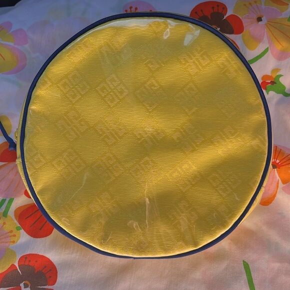 Amarige de Givenchy Cosmetic Jewelry Round Bag - Picture 4 of 7